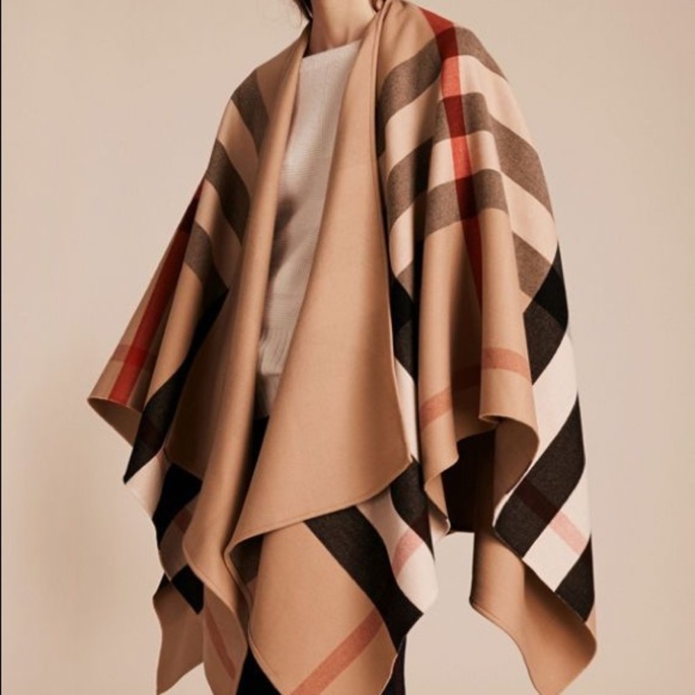 BNWT Authentic Burberry Charlotte Reversible Wool Cape Camel